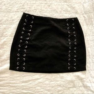 H&M - size: 4 - CURVY black skirt